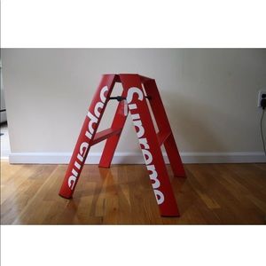 Supreme step ladder